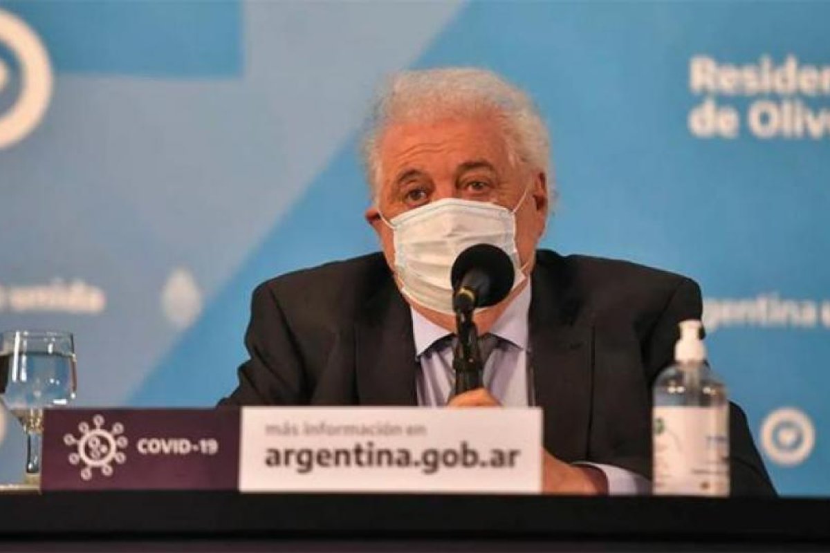 Ginés Gonzalez García reconoció el error en la carga y le dio la razón a la Universidad de Oxford