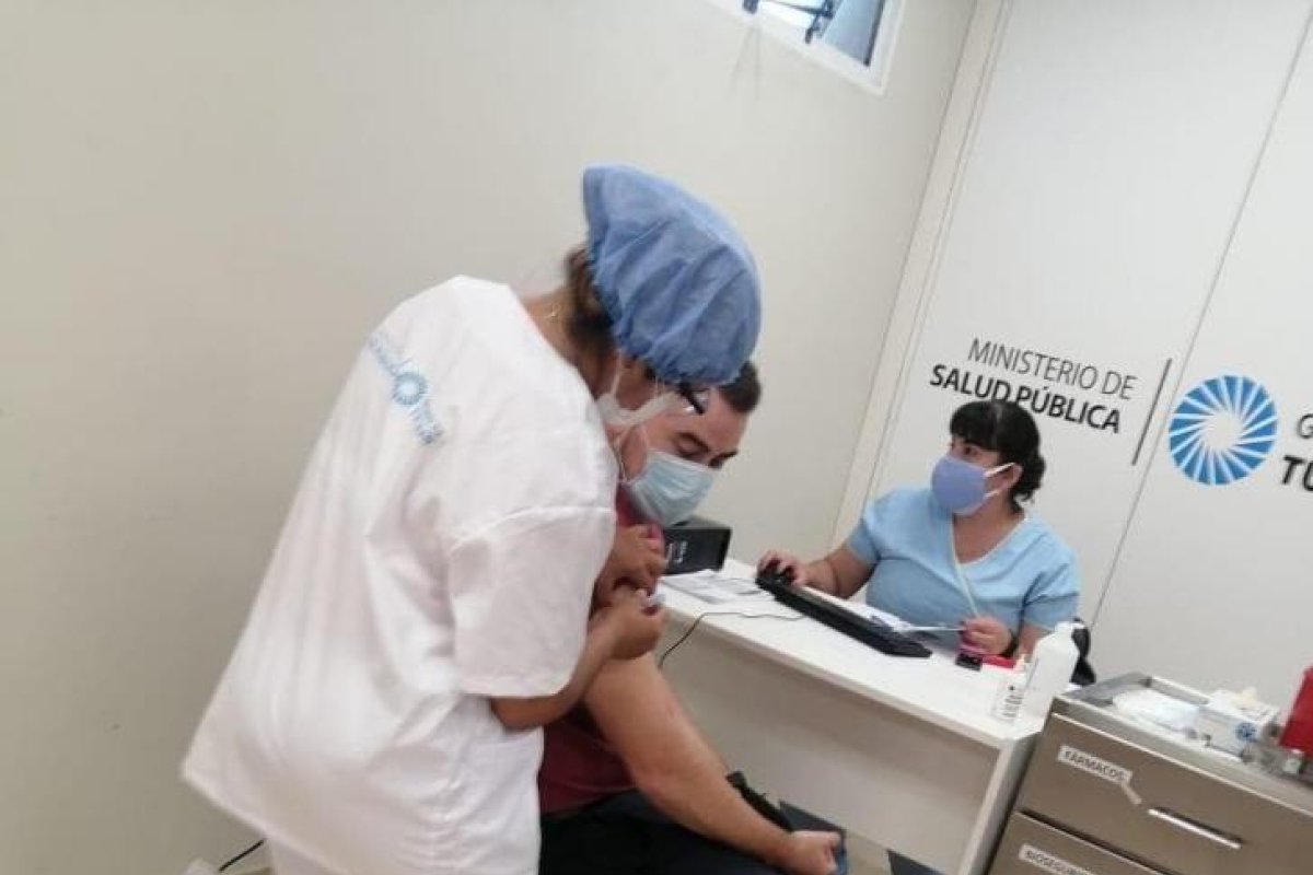 Un médico local fue el primer vecino de Las Termas de Río Hondo vacunado con la Sputnik V