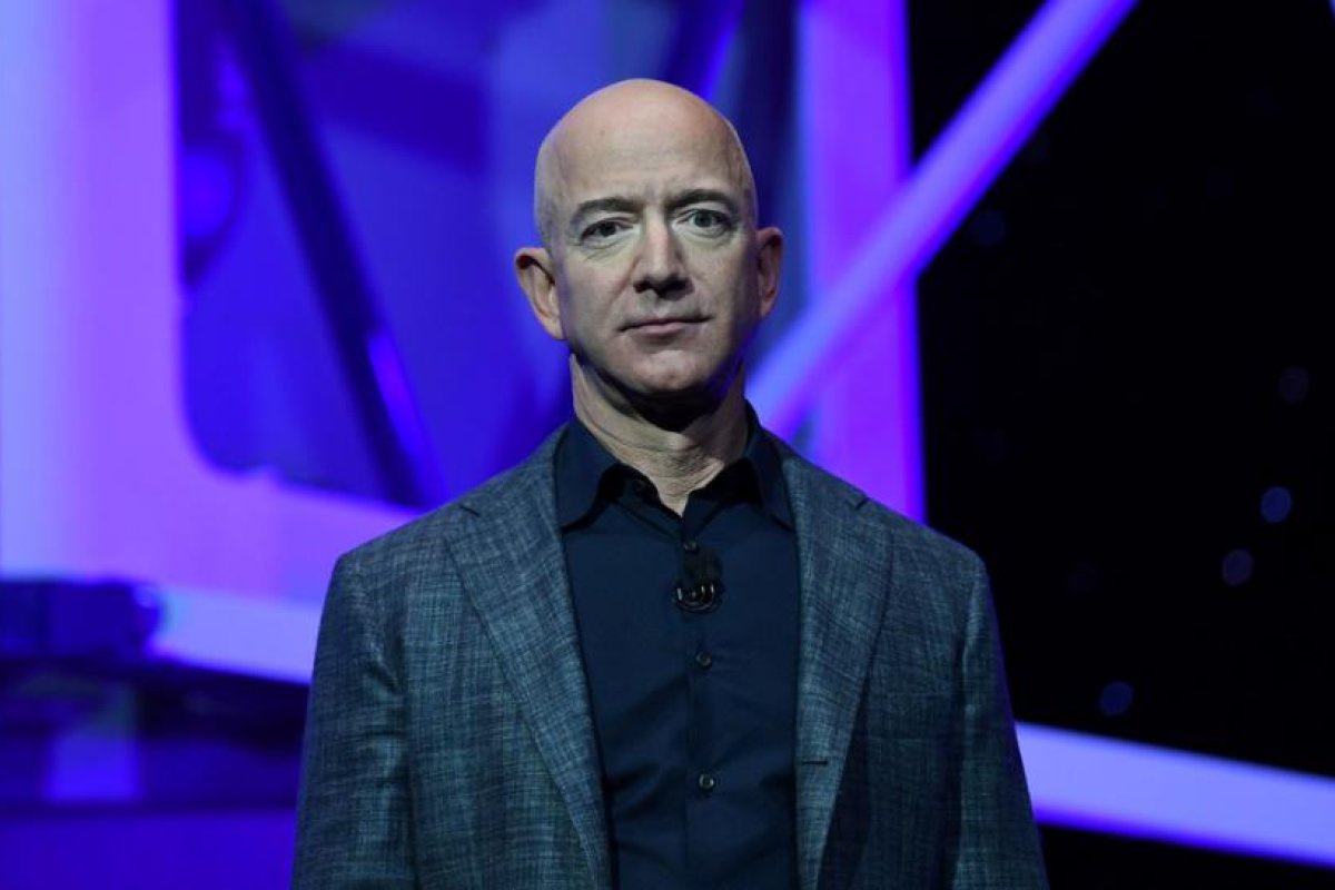La Red estalla en divertidos memes tras el anuncio de Jeff Bezos sobre su viaje al espacio