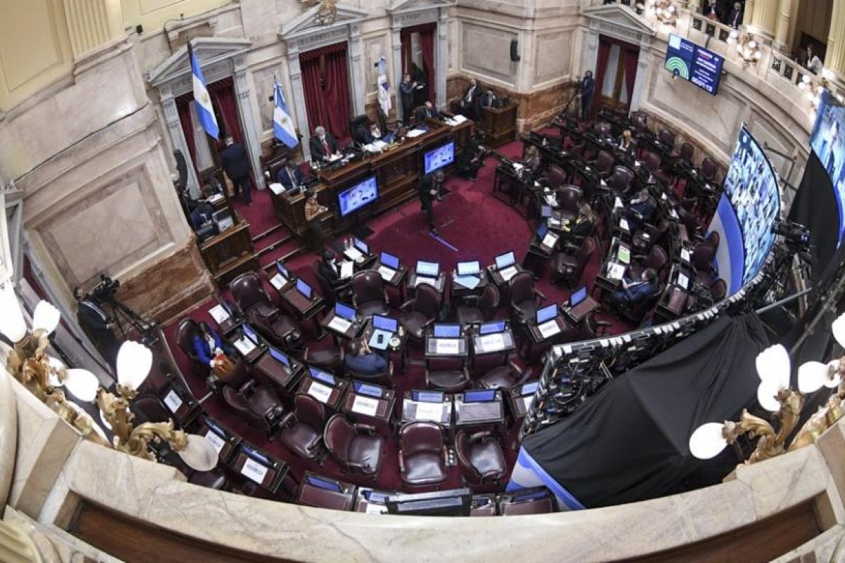 El Senado debate en comisión el proyecto de ley sobre cupo laboral travesti trans
