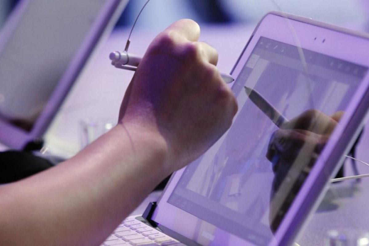 Sexismo, discriminación y ataques a su aspecto físico: la violencia digital que se multiplica contra las periodistas en América Latina