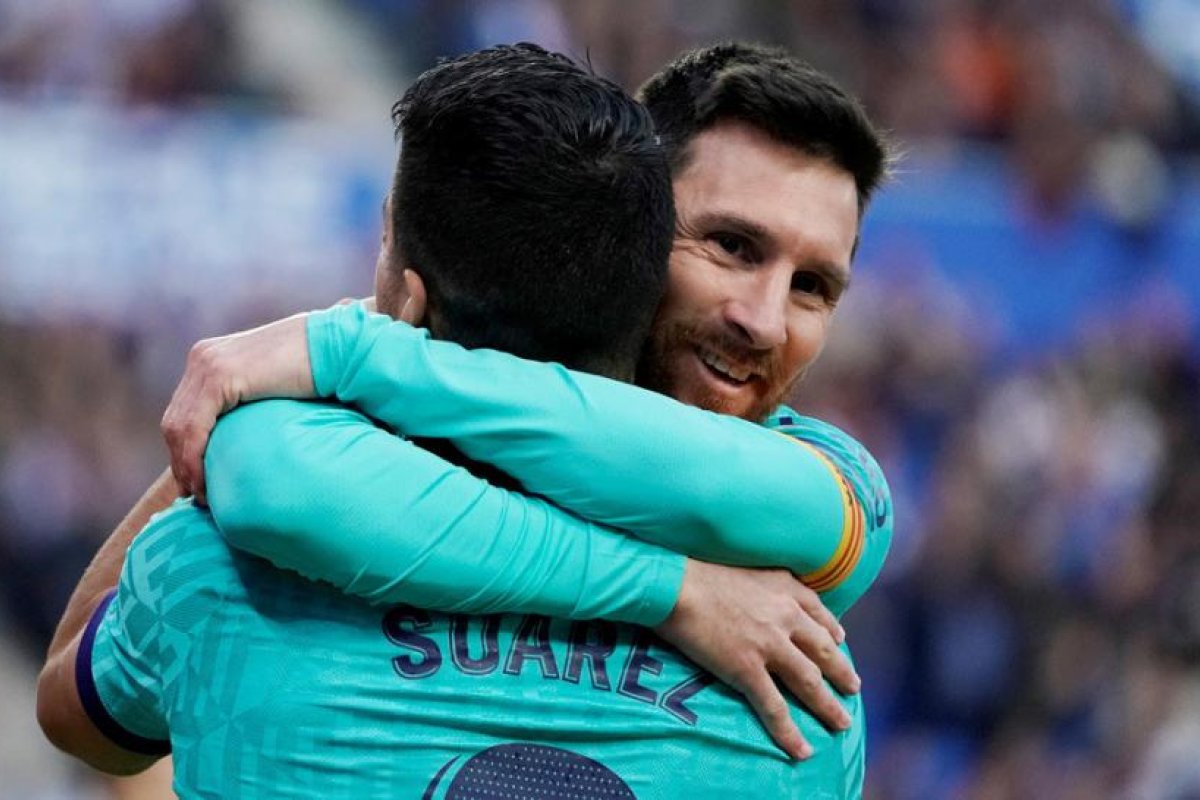 Messi carga contra la directiva del Barcelona por "echar" a Luis Suárez y Neymar lo apoya