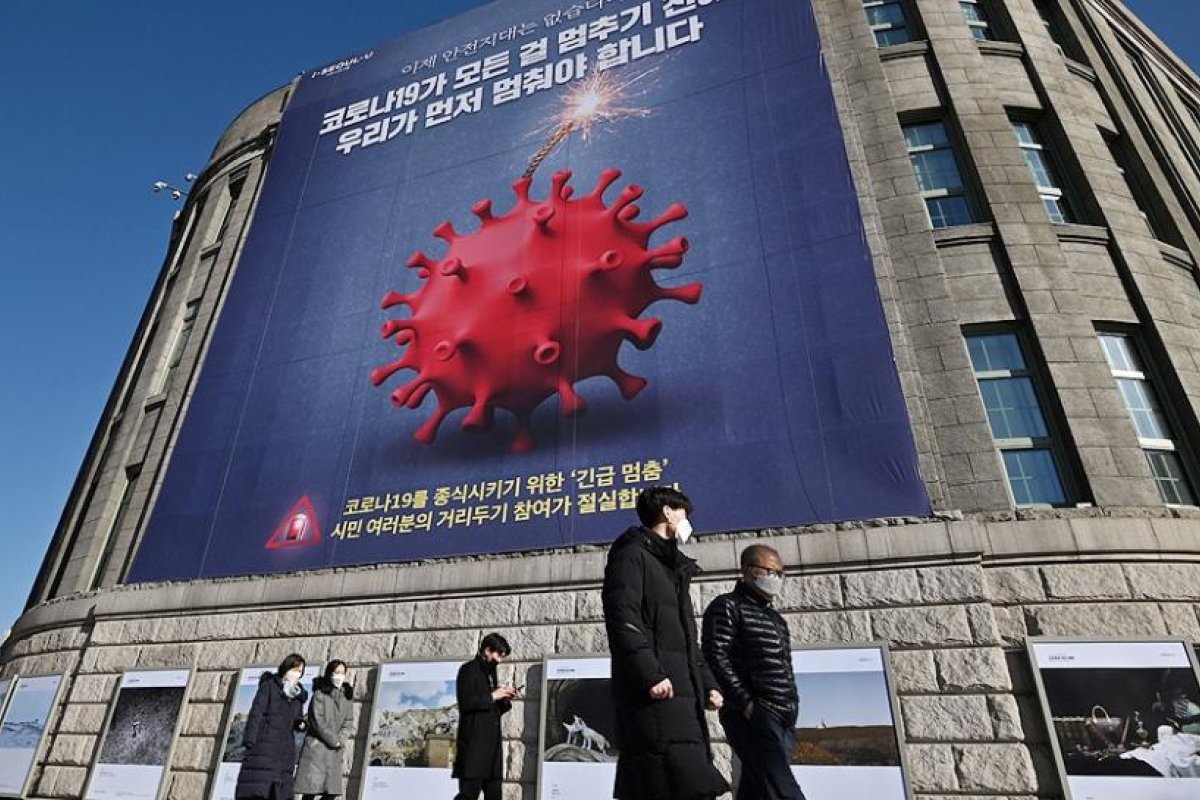 Corea del Sur registra casi 700 casos de coronavirus en un día