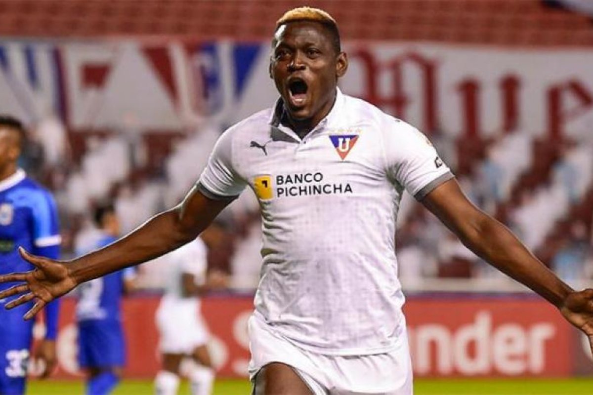 Liga de Quito goleó a Binacional y sacó pasaje a octavos de final