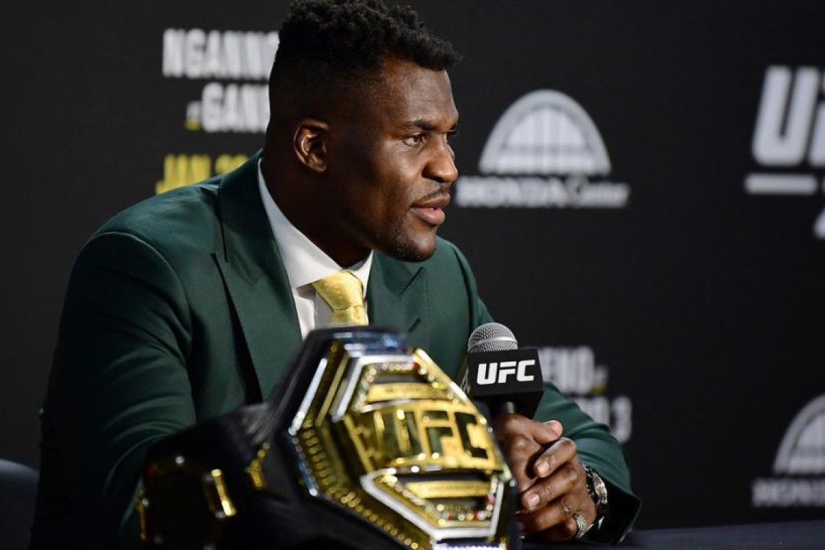 El luchador Francis Ngannou asegura que la UFC amenazó con demandar a su agente por negociar con un socio de Jake Paul