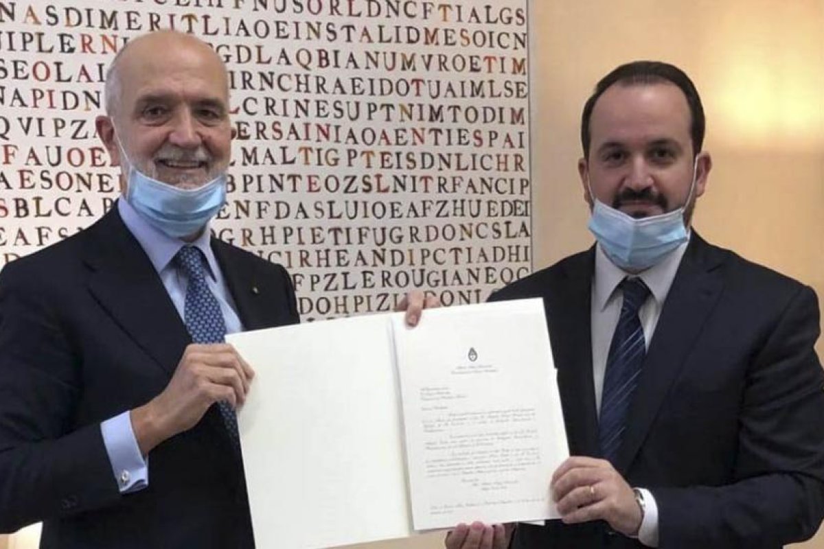 El embajador argentino Carlés presentó las copias de las cartas credenciales en Italia