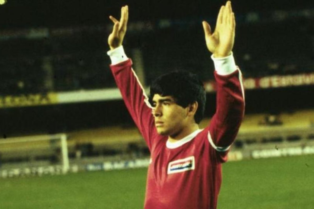 Un revelador cuestionario a Diego Maradona: habló de su preferencia por River y de su ídolo Pelé