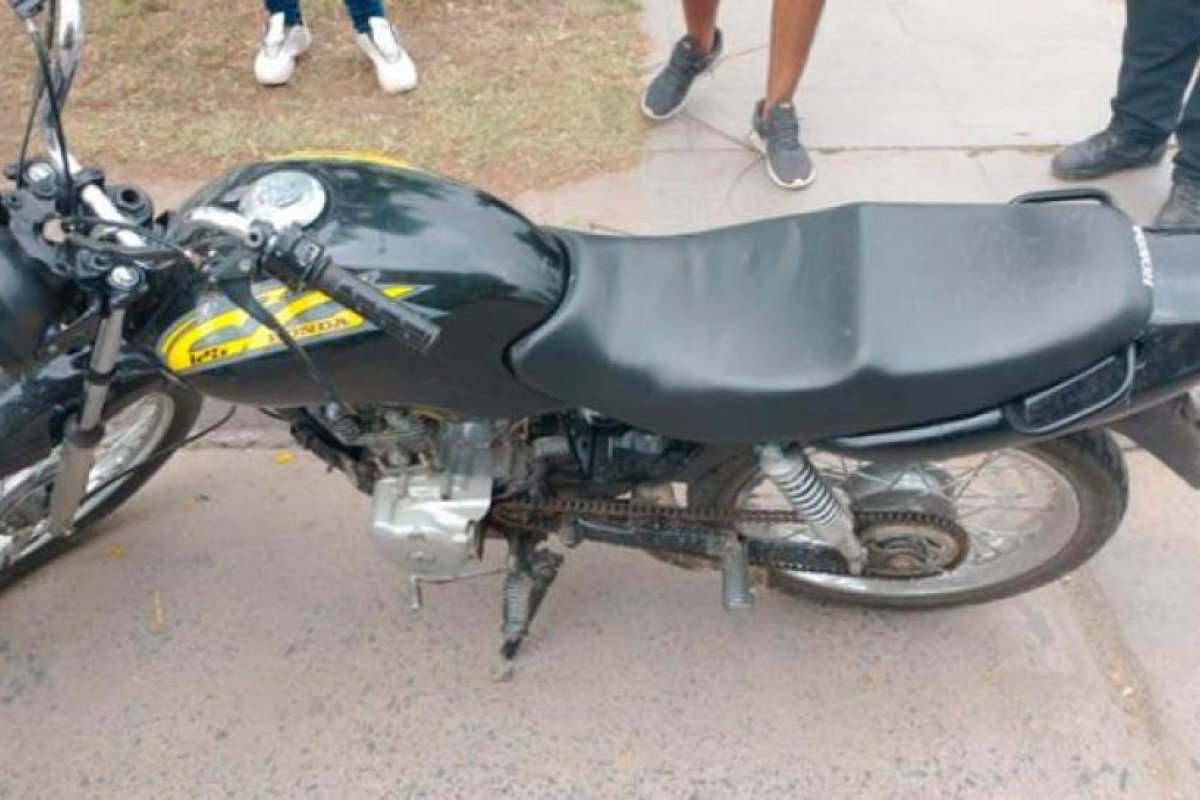 Detienen a cuatro sujetos a bordo de motos con patente adulterada y pedido de secuestro