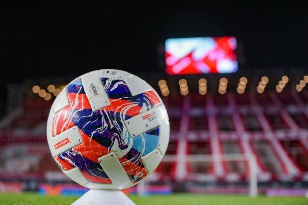 Futbolistas argentinos sin club tras su paso por Europa buscan nuevas oportunidades