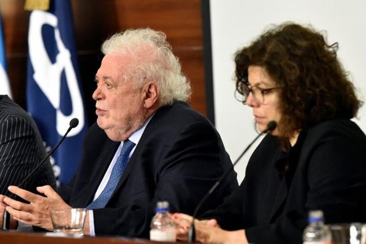 Boletín Oficial: se formalizó la renuncia de Ginés González García y el nombramiento de Carla Vizzotti en el ministerio de Salud