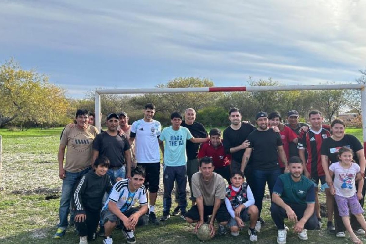Exequiel Palacios celebra su conexión familiar en Sumampa con un picado