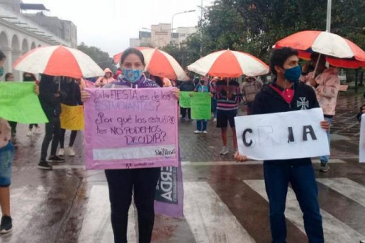 Estudiantes secundarios marcharon en reclamos al Gobierno jujeño