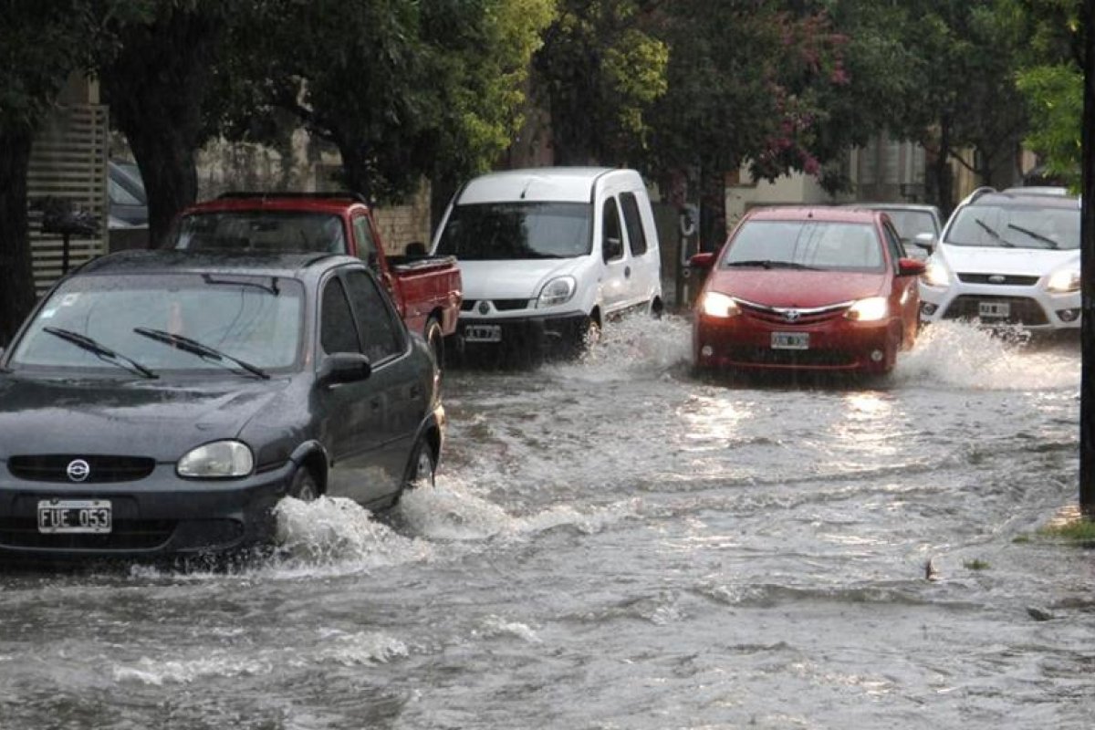 Rutas intransitables y calles anegadas tras el temporal en Neuquén