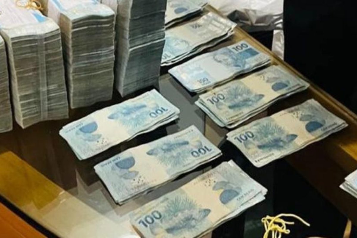 Descubren US$ 82,000 en Balneário Camboriú tras intento de fuga de un sospechoso