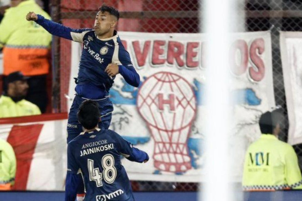 Argentinos Juniors Supera a Huracán y Favorece a Racing en la Tabla