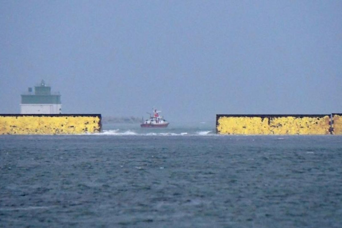 Venecia se amuralla con barreras inflables ante la temporada de mareas altas