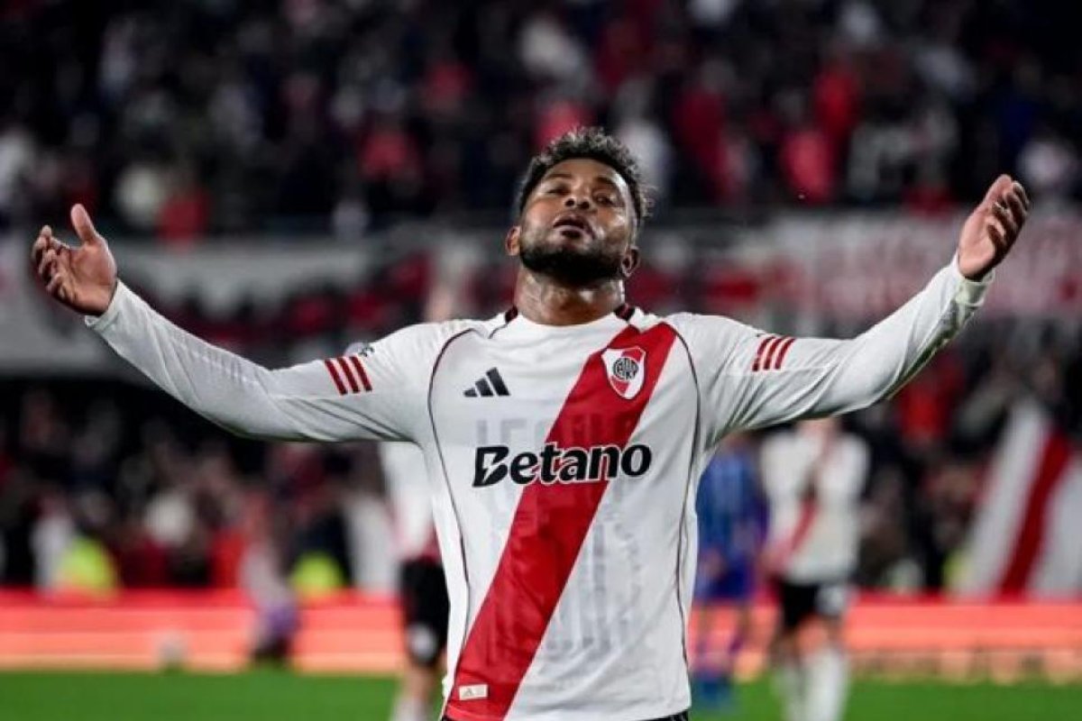 Gesto Viral de Miguel Borja Durante el Primer Amistoso de River