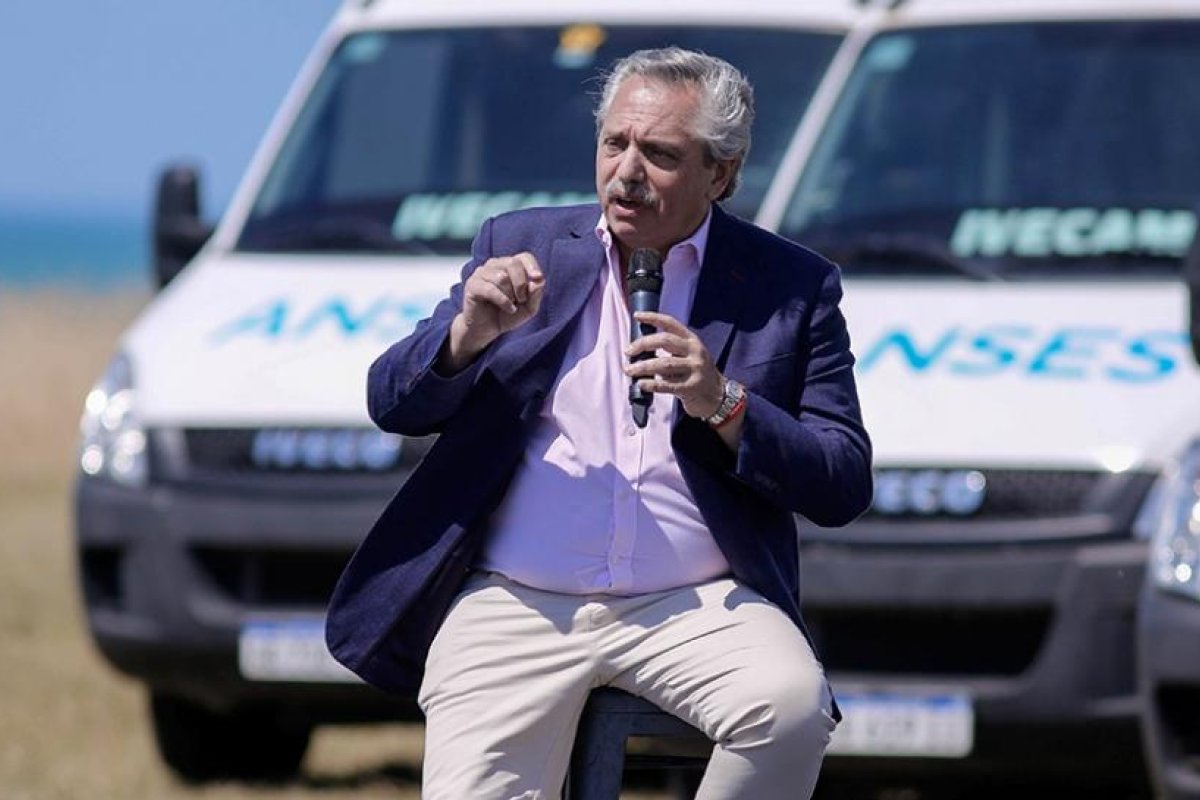 Fernández a los jubilados: "Habrá un Estado presente que no los abandonará nunca más"