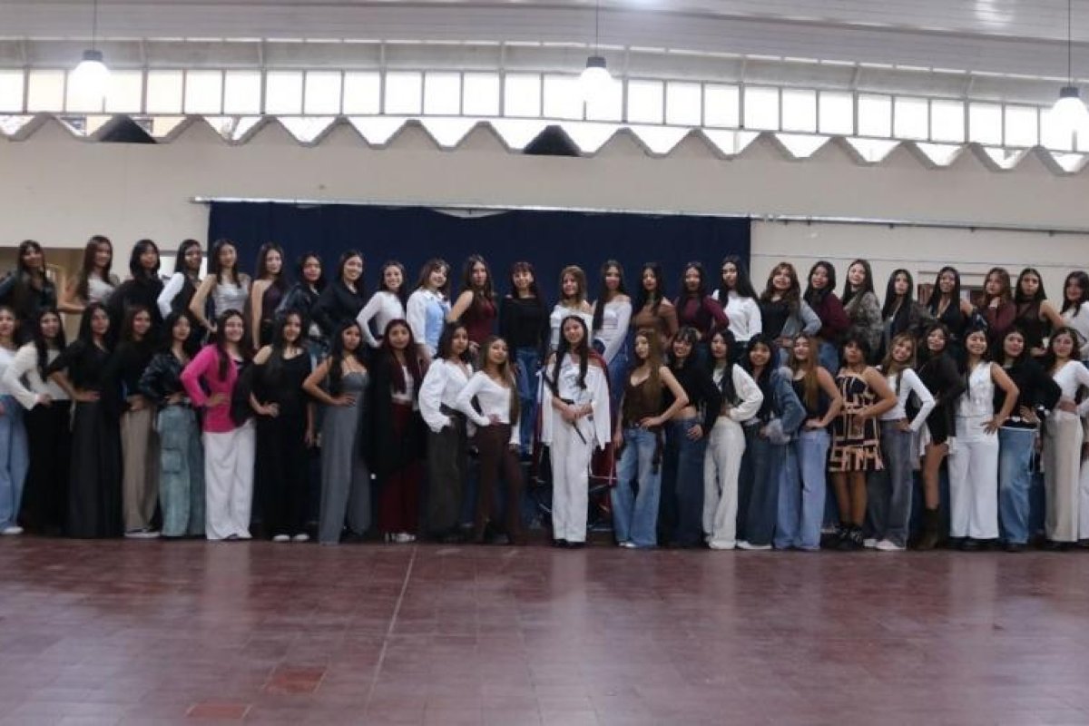 El Colegio N°2 de Jujuy celebra la elección de su reina y el Mundial
