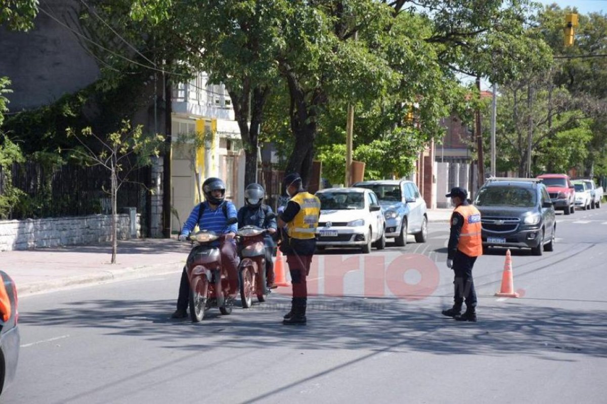Barrio Agua Santa: Tras un derrape, agrede a policías en un control y es aprehendido