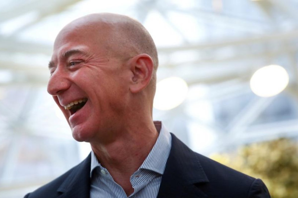 Miles de internautas firman una petición para "impedir" que Jeff Bezos regrese a la Tierra tras su viaje al espacio