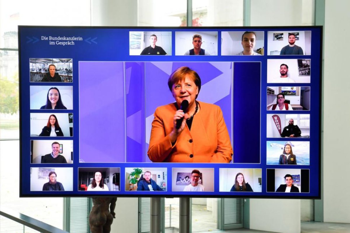 "Soy Merkel, ¿qué me cuenta?": la canciller dialoga por Zoom con los alemanes