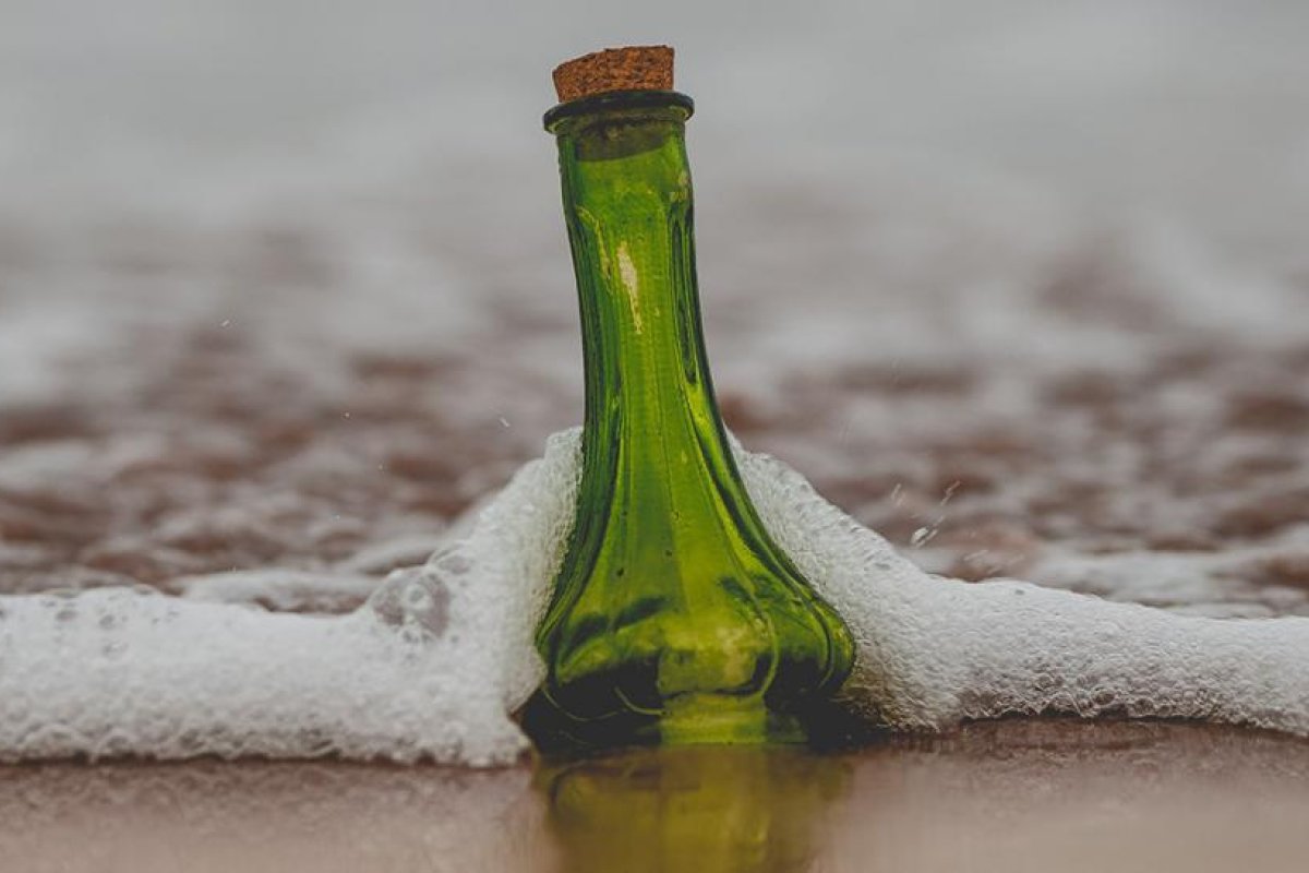 Un joven encuentra en Portugal una botella con un mensaje en su interior lanzada al Atlántico desde el norte de EE.UU