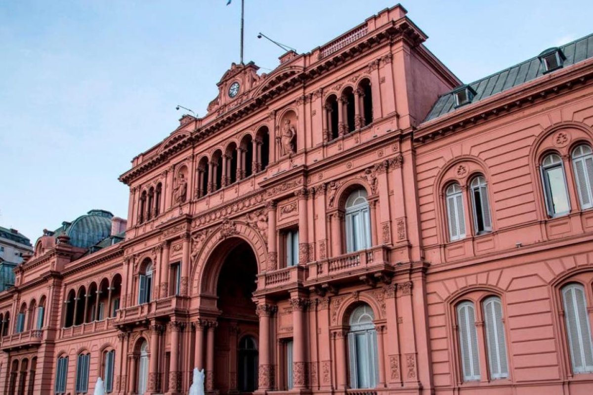 El Gobierno decretó asueto el 24 y el 31 para los trabajadores de la administración pública