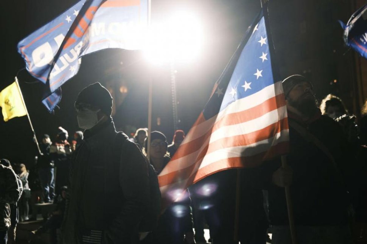Cientos de seguidores de Donald Trump se manifestaron en Washington en contra del triunfo de Joe Biden