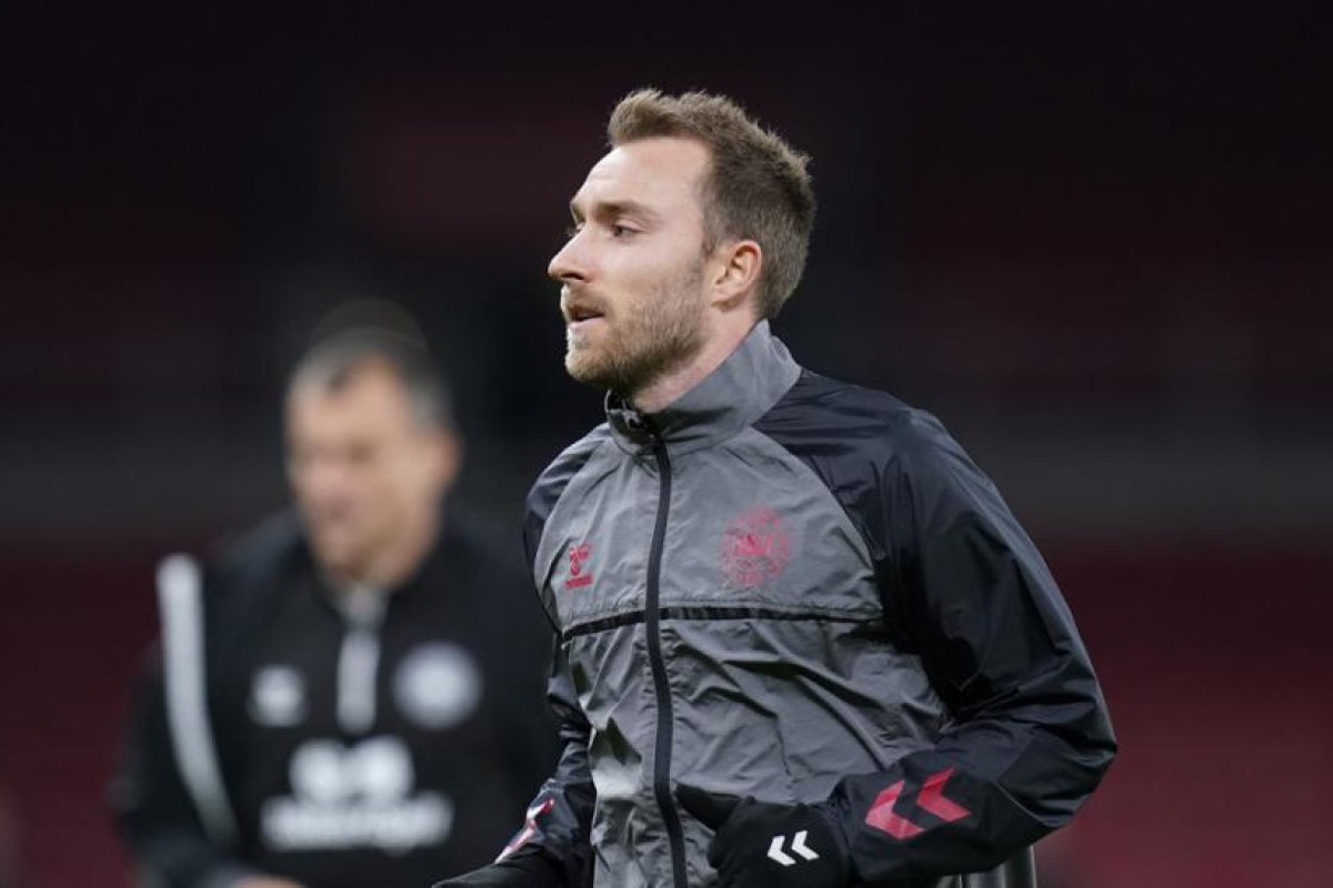 El futbolista Christian Eriksen se someterá a una cirugía para implantarle un desfibrilador automático