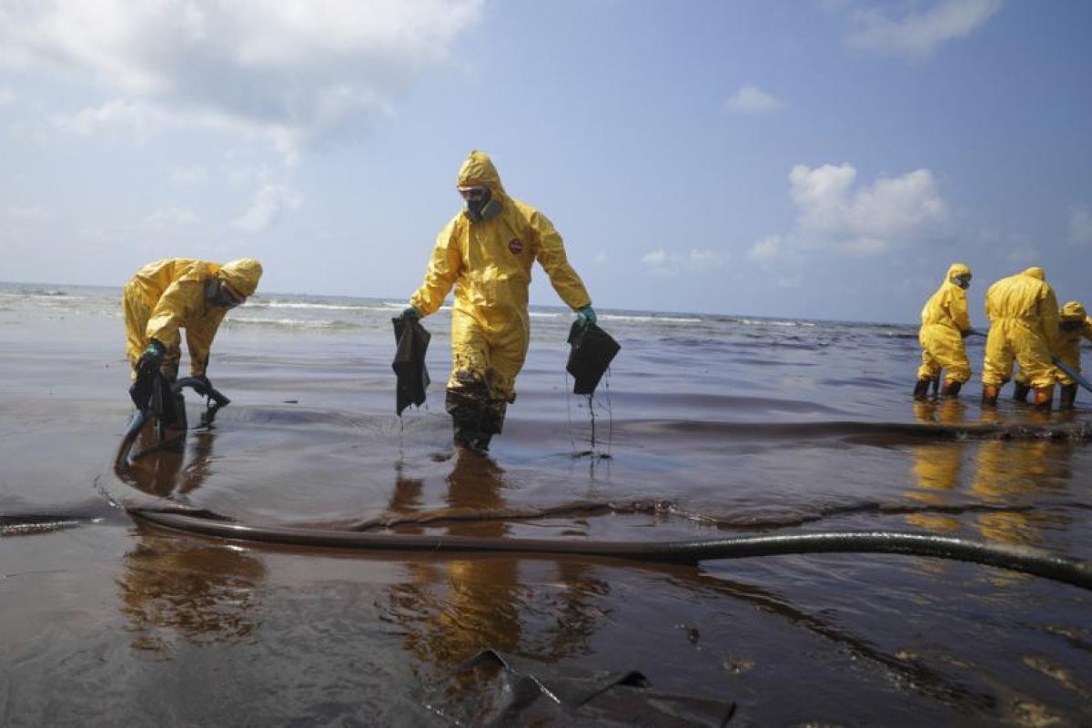 Tailandia declara el estado de emergencia por un vertido de entre 20 y 50 toneladas de petróleo en la costa este del país (FOTOS)