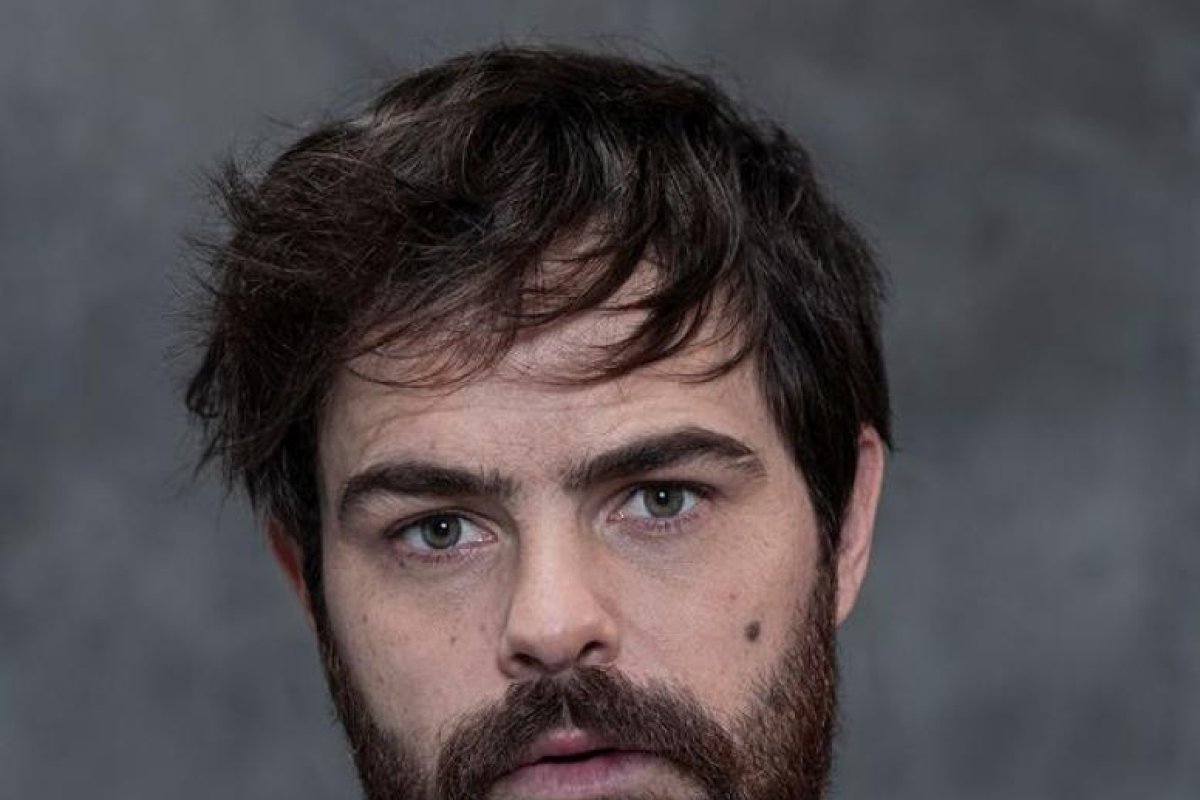 Leila Ceballos: Novia de Peter Lanzani y su Apoyo Durante la Cirugía