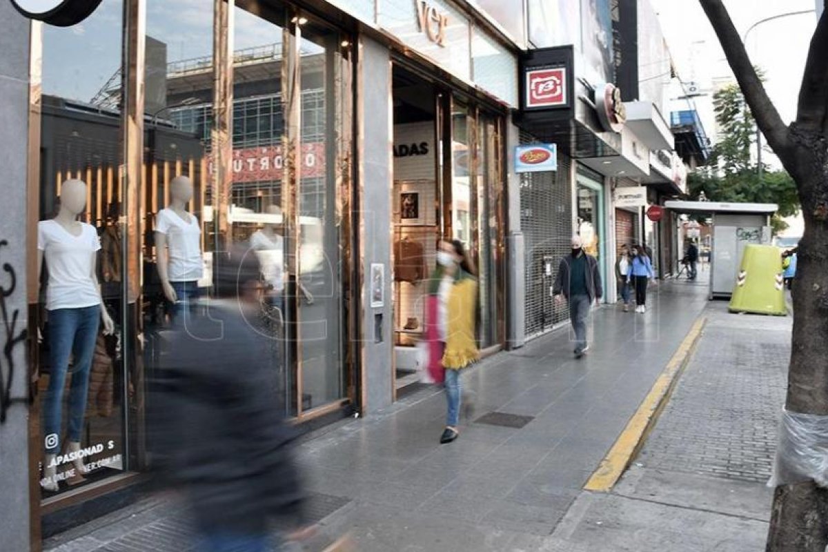 San Luis y Tucumán suman restricciones horarias al comercio y la circulación