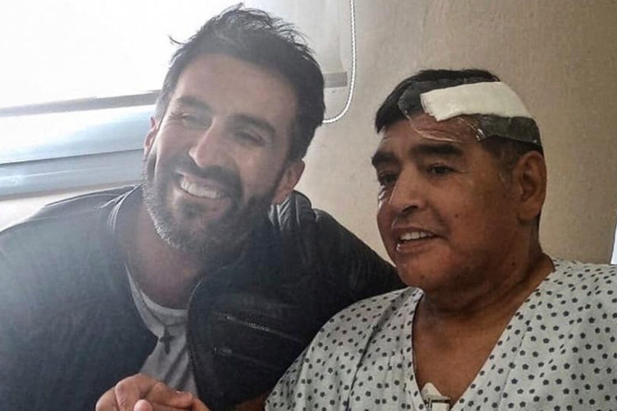 Maradona dejó la clínica de Olivos para continuar su tratamiento en forma domiciliaria