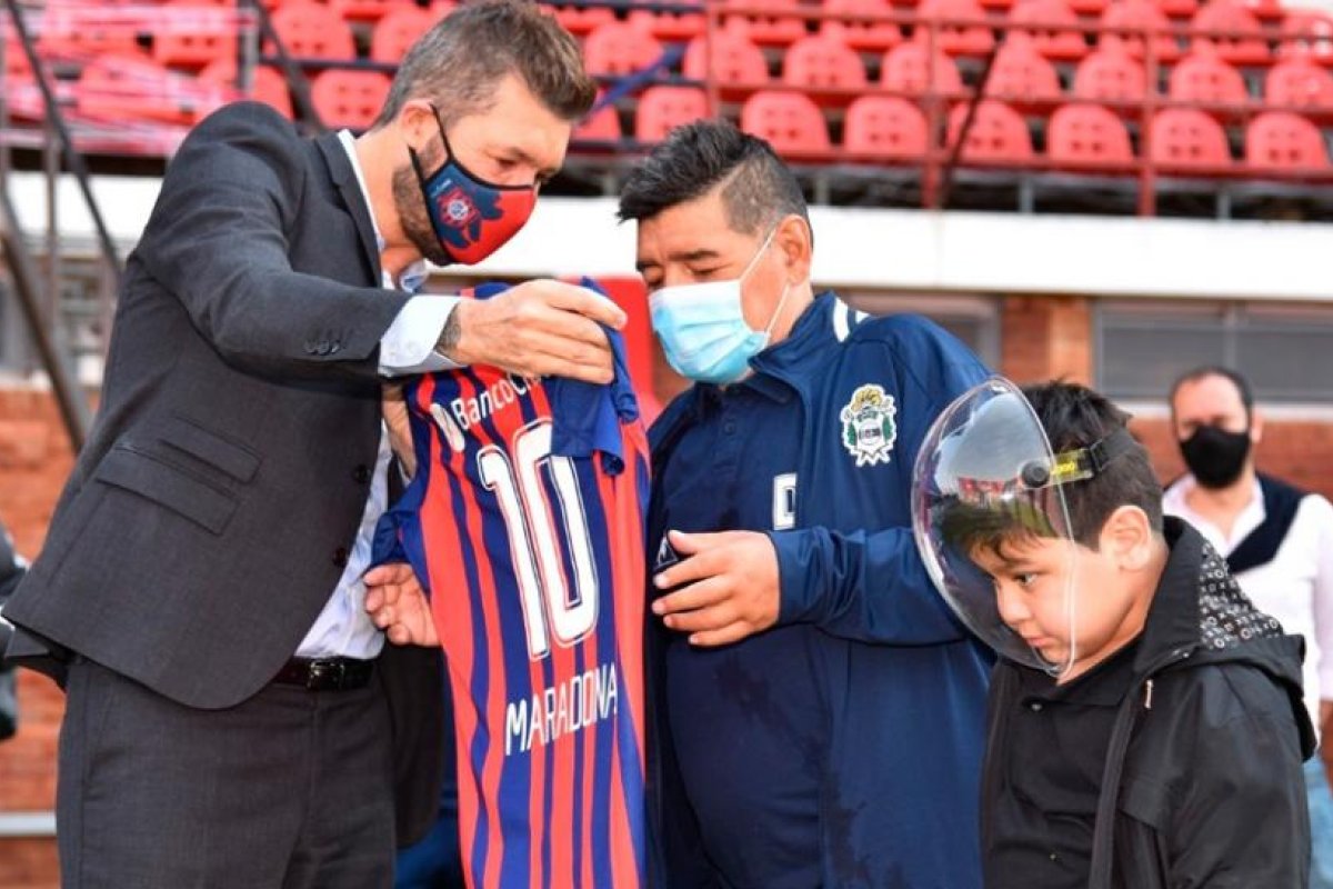 Maradona fue el protagonista del aburrido empate entre San Lorenzo y Gimnasia