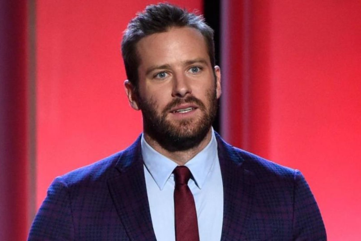 Armie Hammer ingresó a un centro de rehabilitación de "drogas, alcohol y sexo"