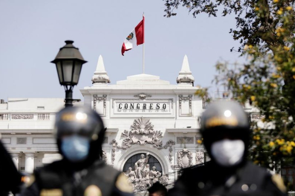 Congresistas rechazan la única lista de candidatos que proponía a una mujer como presidenta interina de Perú