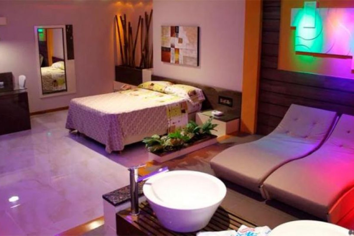 Hoteles alojamientos reabren pese a la prohibición