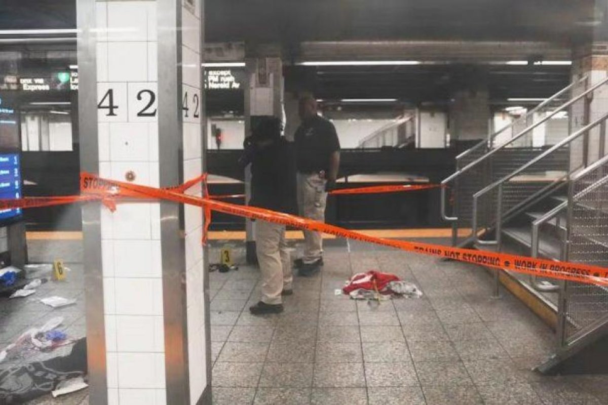 Policía de Nueva York neutraliza a agresor que apuñaló a tres personas