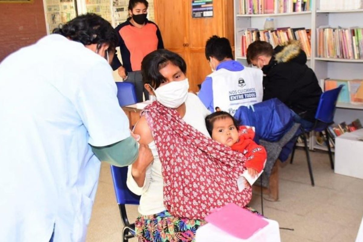 Cerca del 30% de la población ya recibió la primera dosis de la vacuna contra el coronavirus