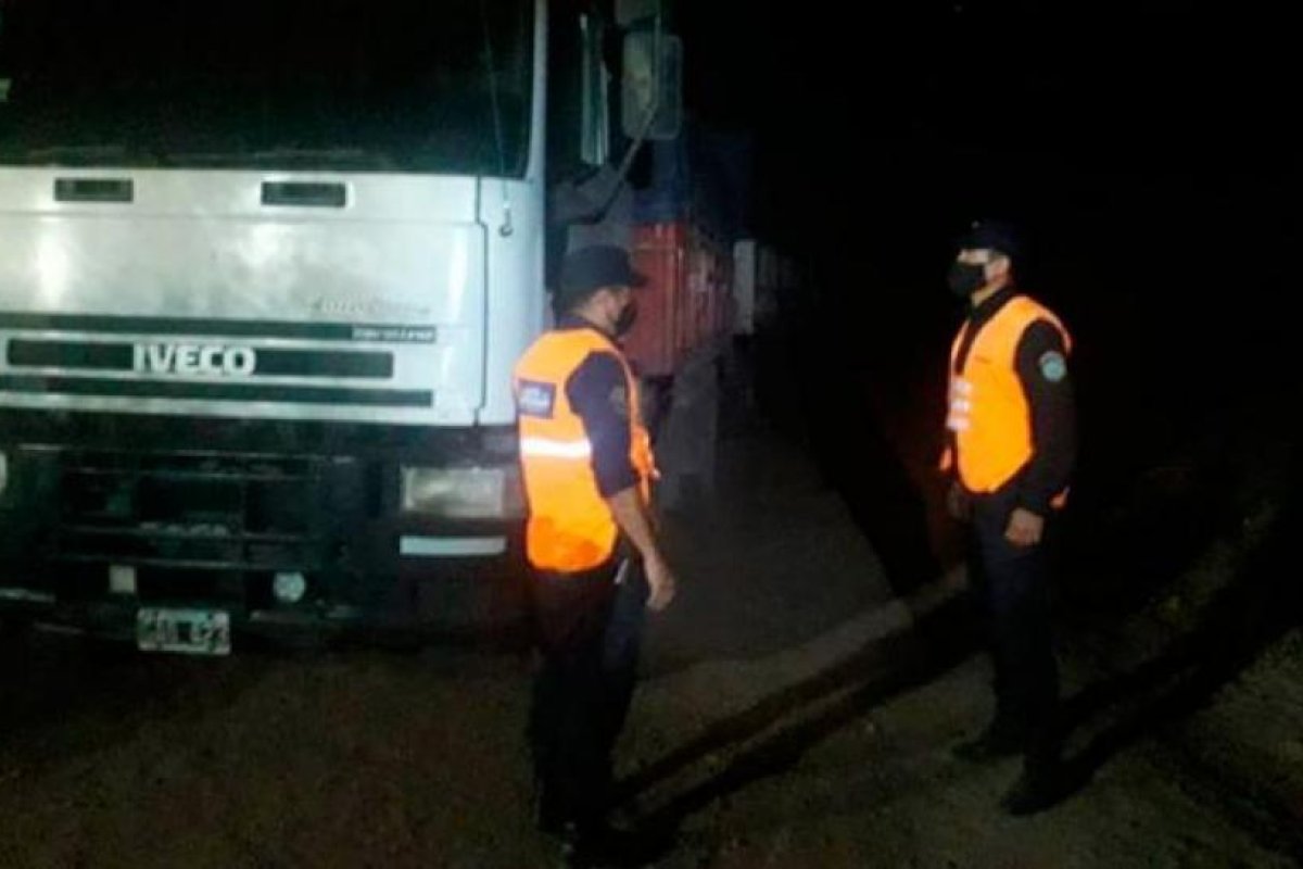 Cuatro camiones con soja viajaban por rutas de Santiago sin documentación