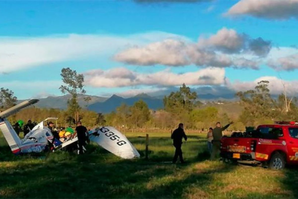 Bebé sobrevivió a la caída del avión donde murieron sus padres
