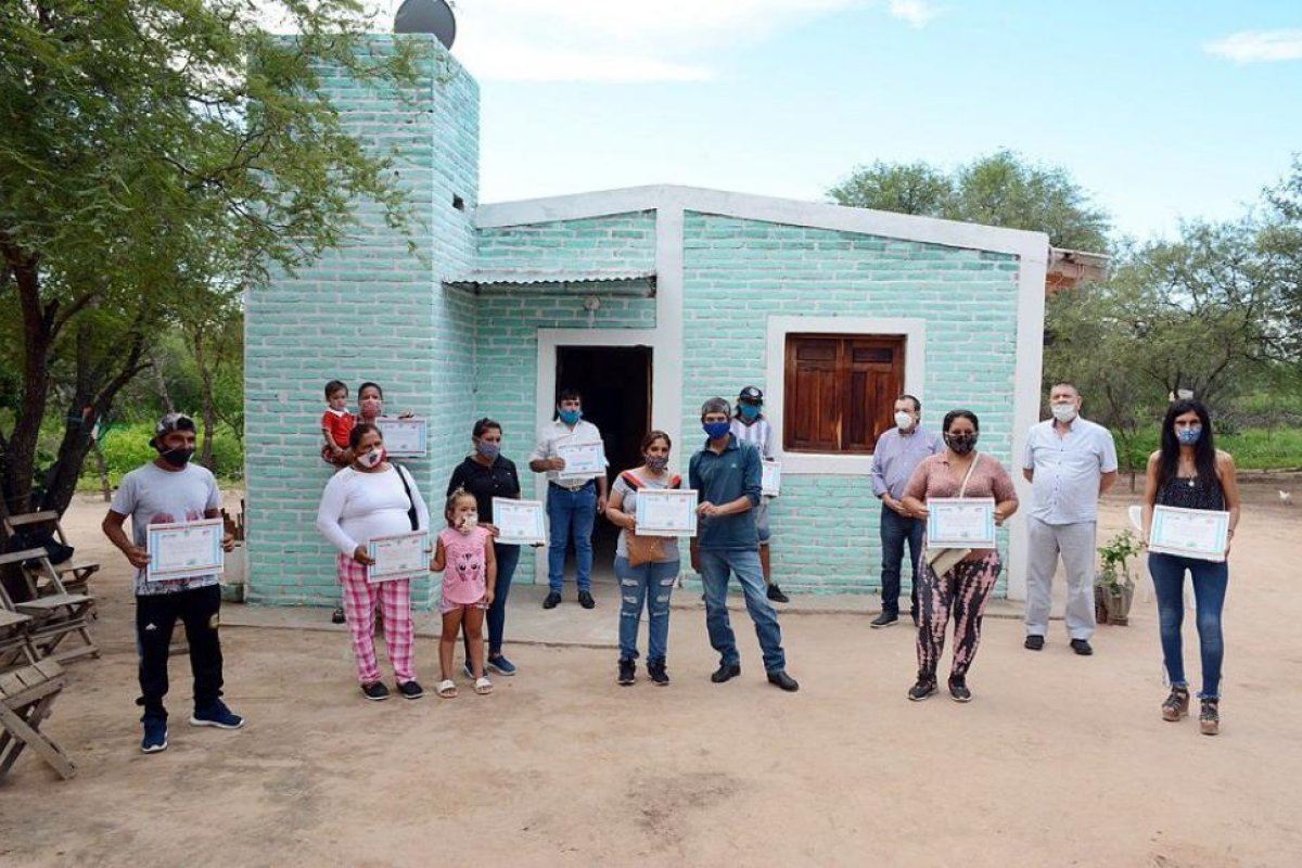 Lescano: Entregaron viviendas sociales en la localidad
