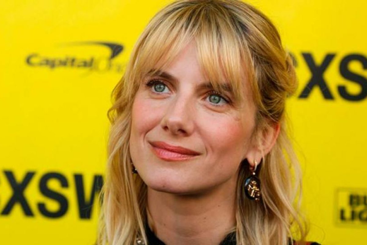 Melanie Laurent dirigirá la adaptación de "El baile de las locas"