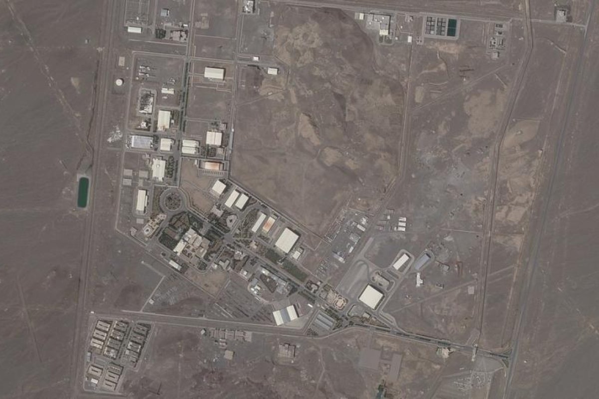 La detonación de un explosivo provocó el incidente eléctrico en la instalación nuclear iraní de Natanz, reporta la televisión local