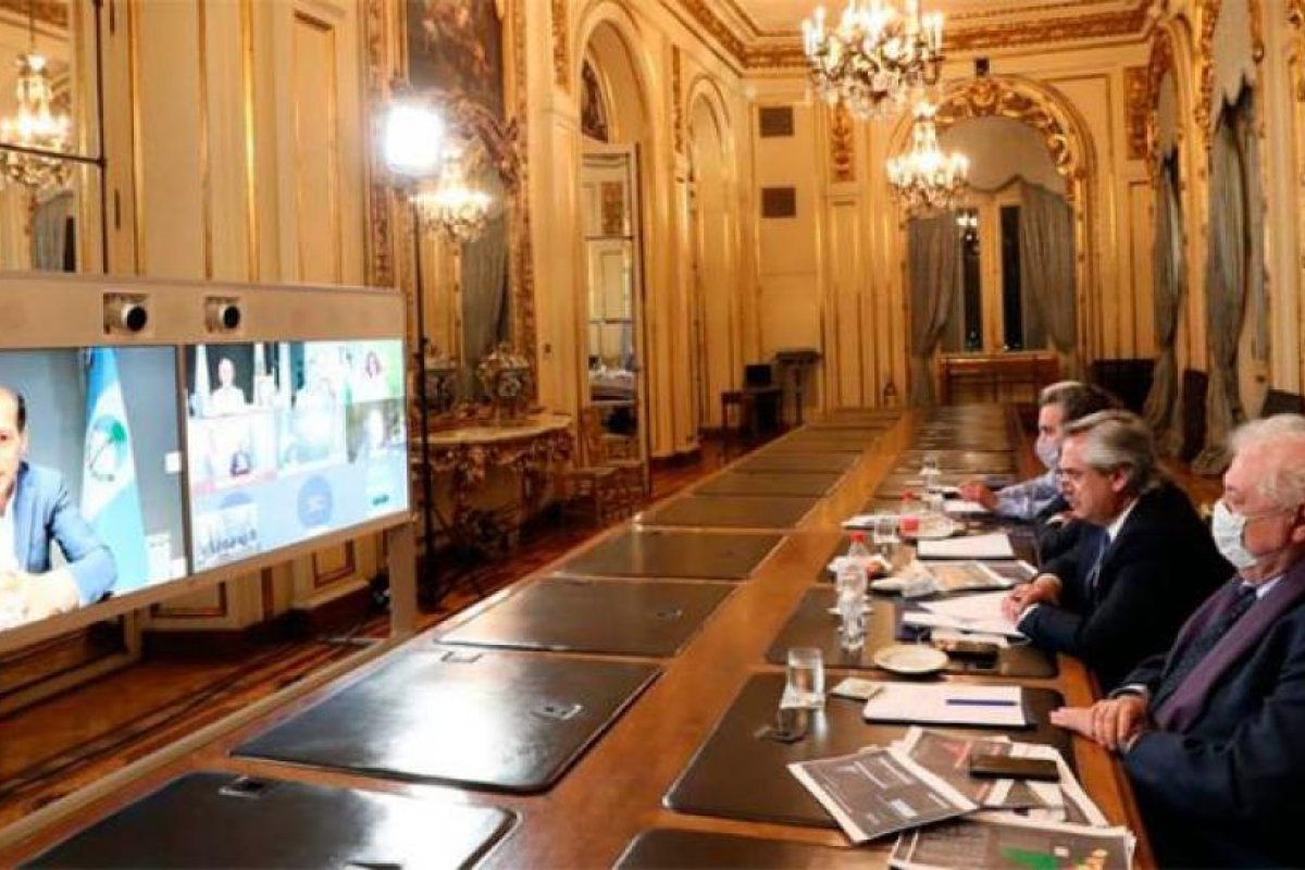 Alberto Fernández y gobernadores analizan la situación epidemiológica de las provincias