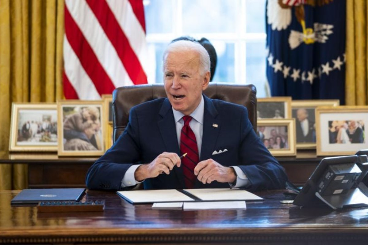 A un paso de alcanzar su meta de vacunación, Biden busca redoblar la inmunización