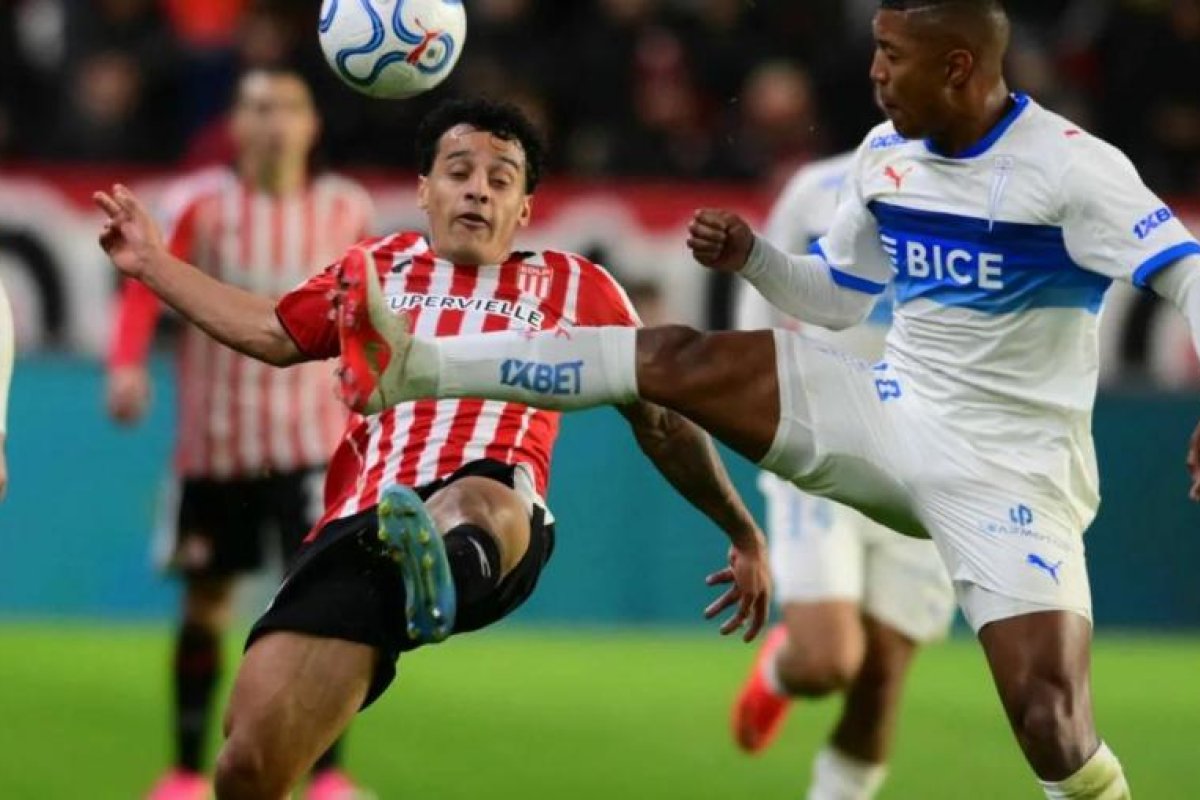 Estudiantes busca la victoria crucial en Chile ante Universidad Católica