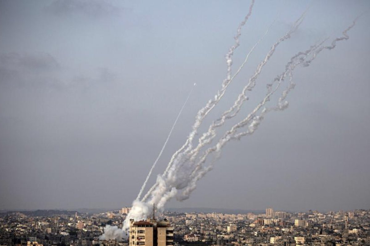 Al menos 20 palestinos muertos por ataques aéreos israelíes sobre la Franja de Gaza en respuesta al ataque con cohetes de Hamás
