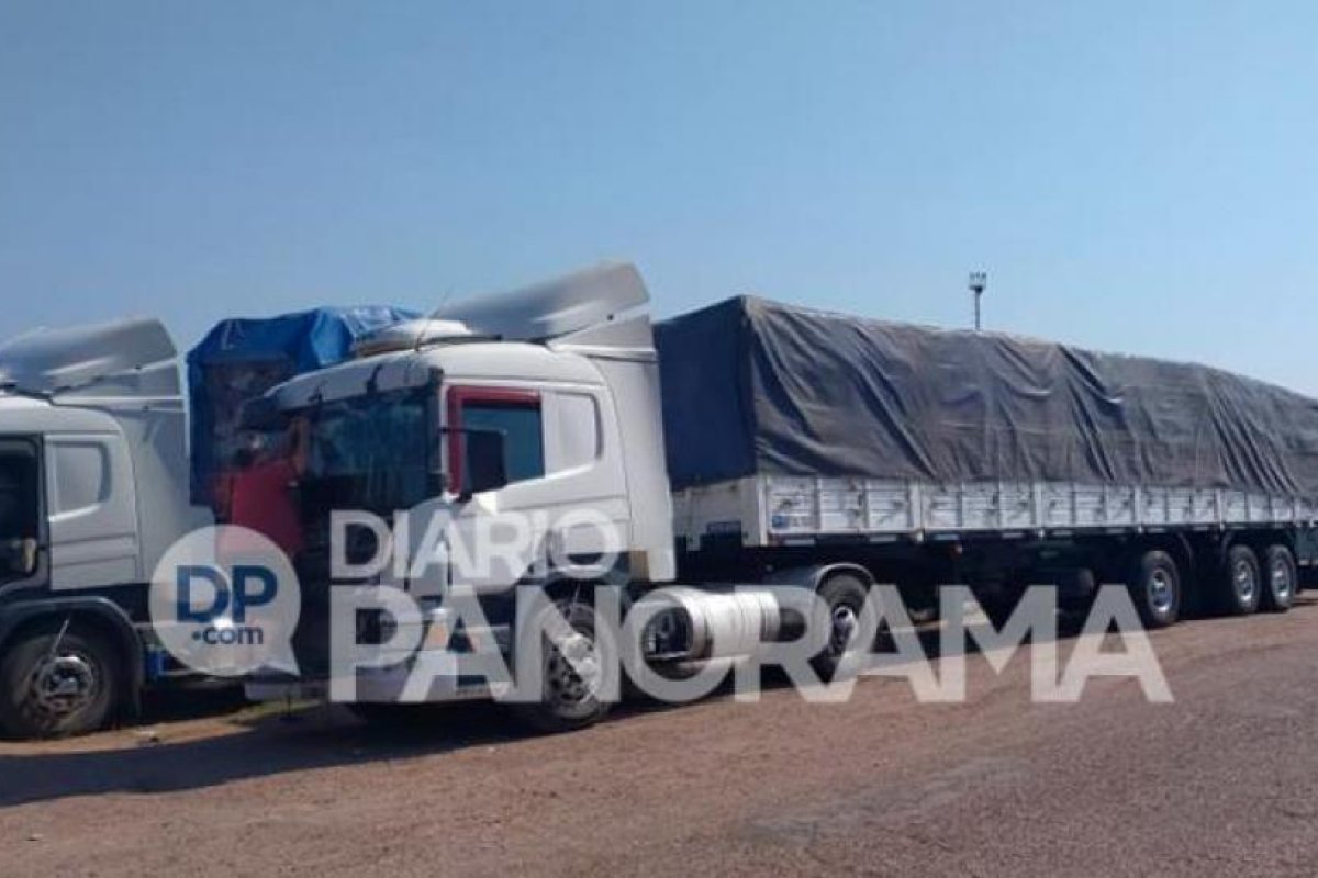 Violento choque de camiones en un cruce de rutas